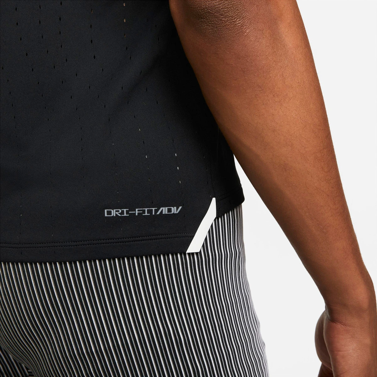 Nike DriFit Adv. Aeroswift Singlet Men 4 Nike DriFit Adv. Aeroswift Singlet Men – Bild 4